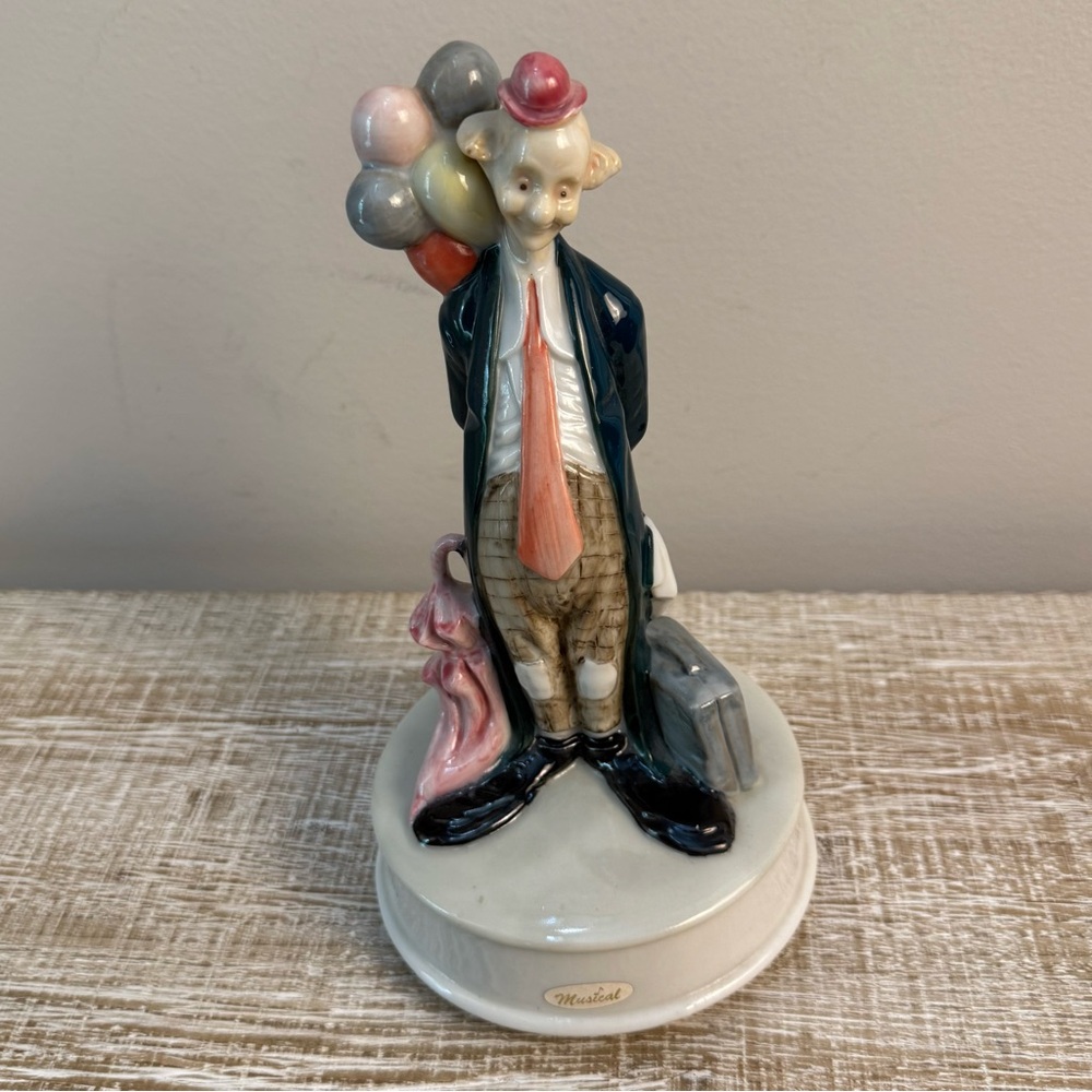 Musical Clown Box, 8", "Singing in the Rain" UGC